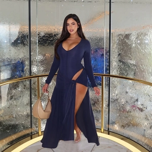 Robe longue bleu marine à manches longues en mesh avec fente et découpe à la taille