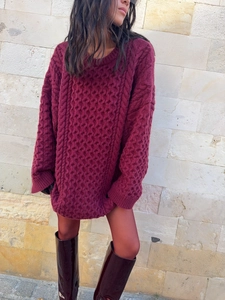 Oversized wine red cable knit sweater with round neck and long sleeves for winter