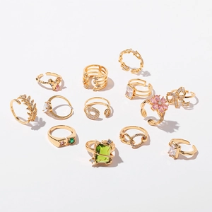 Luxurious gold zircon ring set with butterfly bow and colorful gemstone designs