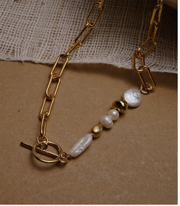 Baroque pearl and golden paperclip chain necklace with toggle clasp for women