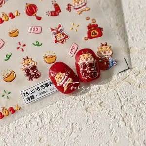 Détail macro de stickers 3D gaufrés pour ongles avec dragons rouges et dorés