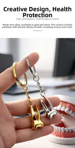 Gepolijste legering tandvormige sleutelhanger met anatomische kroon en wortel details