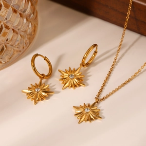 Elegant 18K gold-plated stainless steel jewelry set with sparkling starburst pendants