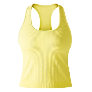 Détail du design dos nageur et de la texture côtelée du gilet de yoga jaune citron