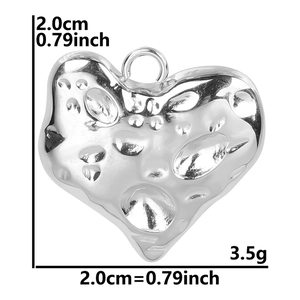 Detailed view of silver heart pendant with dimensions 2.0cm and weight 3.5g specs