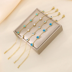 Lot de quatre bracelets Evil Eye en acier inoxydable doré avec perles de turquoise