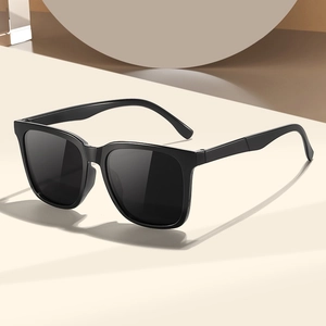 Classic black square frame sunglasses with minimalist plastic frame for men and women