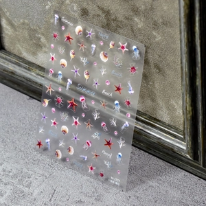 Détail de stickers 5D ultra-fins pour ongles avec motifs colorés d'étoiles de mer