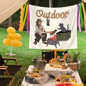 Détail d'une tapisserie de camping extérieur de qualité avec illustration rétro de fille