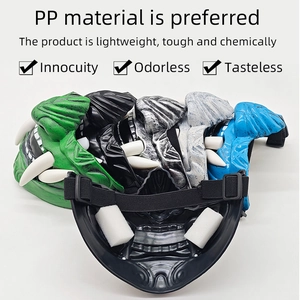 Détail de demi-masques en plastique PP avec bandes élastiques et rembourrage interne