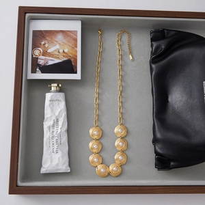 Elegant 18K gold plated stainless steel necklace with six white pearls in round charms