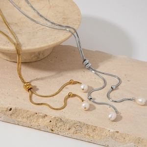 Adjustable Y-shape snake chain necklace with natural pearls in gold and silver finish