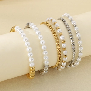 Set di 5 braccialetti placcati oro 18K con perle d'acqua dolce e grani in acciaio inox