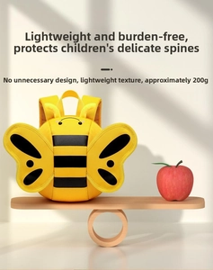 Lightweight toddler bee backpack weighing 200g shown on a balance scale with apples