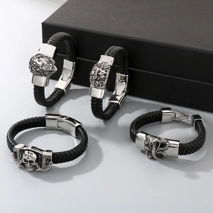 Bracelets en cuir tressé noir pour hommes avec breloques en métal lion et tête de mort