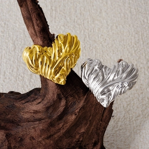 Minimalist 304 stainless steel heart rings with liquid metal texture in gold and silver