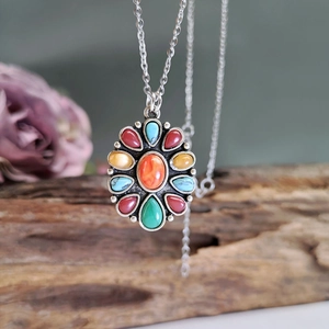 Bohemian Vintage Zinc Alloy Flower Pendant Necklace For Women Colorful Rhinestone Inlaid Geometric Round Chain Jewelry