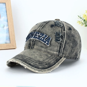 Detailed view of the distressed vintage cotton baseball cap with Venezia embroidery