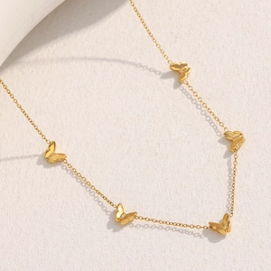Elegante 18K vergoldete Edelstahlkette mit zarten Schmetterlingsanhängern für Damen