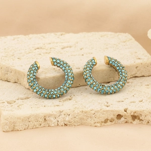 Chic 18K gold C-shaped stainless steel earrings with sparkling light blue crystals