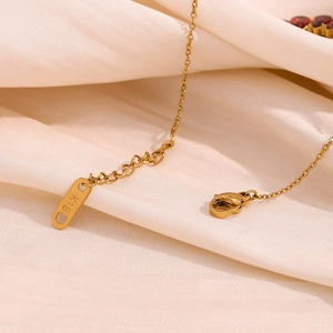 Close-up of 18K gold-plated chain bracelet showing lobster clasp and K18 hallmark detail