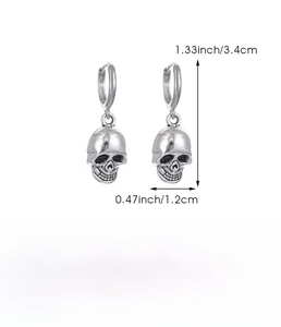 Detailed specs of silver skull earrings showing 3.4x1.2cm size and 7.4g weight