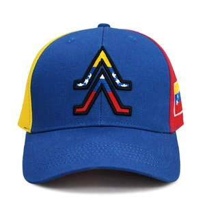 Dettaglio del ricamo e delle cuciture sul berretto da baseball con bandiera Venezuela