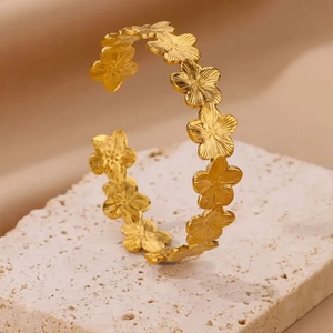 Bracelet jon jonc en acier titane doré 18 carats avec motif floral délicat et ajustable