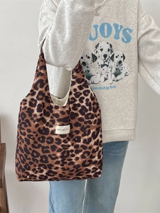 Leopard print canvas tote bag for women with large capacity and stylish casual shoulder strap