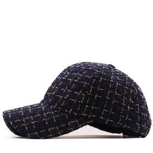 Casquette de baseball en tweed bleu marine avec fils dorés et texture quadrillée