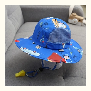 Cappello da sole blu per bambini con motivi a cartoni, rete traspirante e fischietto
