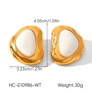 Irregular 18k gold stainless steel oval earrings with white resin and size dimensions