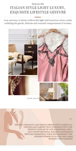 Détail du caraco en satin rose avec bordure en dentelle grise et finition en soie de luxe