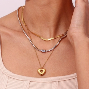 Three-layer 18K gold-plated stainless steel necklace with heart pendant and tennis chain detail