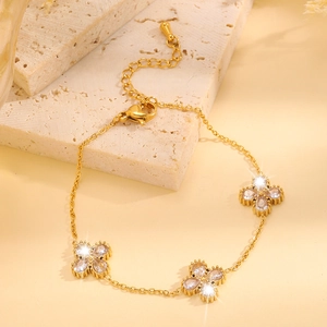 Elegant gold stainless steel four-leaf clover bracelet with white zircon pendants