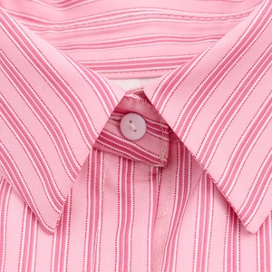 Camicia a maniche lunghe a righe rosa da donna con dettaglio del colletto e bottone