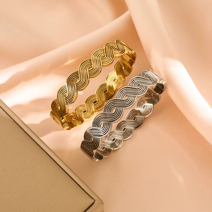 Minimalist 18K gold and silver plated stainless steel crossover wavy bangle bracelets