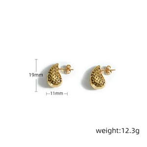 Detail of gold water-drop earrings with square embossed texture and 19mm height dimensions
