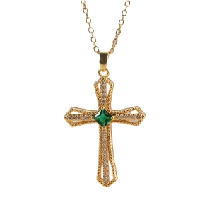 Luxuriöse goldene Kreuzkette mit zentralem grünem Edelstein und Mikro-Zirkonia-Besatz