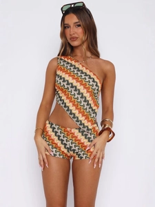 Ensemble en tricot deux pièces avec haut asymétrique et short à motif de vagues