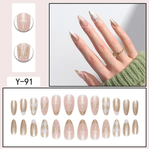 Faux ongles amande français avec motifs papillons dorés scintillants et étoiles, modèle Y-91