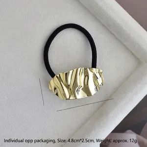 Detailed macro view of gold U-shaped alloy hair tie showing 4.8cm by 2.5cm size details