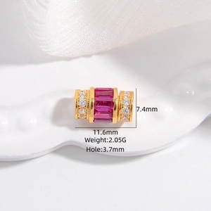 Perle cylindrique dorée avec zircons rouges et blancs pour création de bijoux
