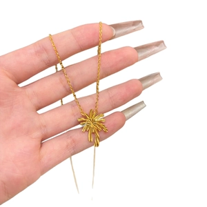 Vergoldete Halskette mit Palmenanhänger und zarter Kette für Damen eleganter Schmuck