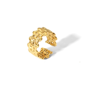 Nahaufnahme der goldenen Edelstahlring mit Webdesign und verstellbarem offenem Band