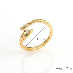Dettaglio dell'anello a serpente con diametro interno di 1,8 cm e peso di 2,5 g