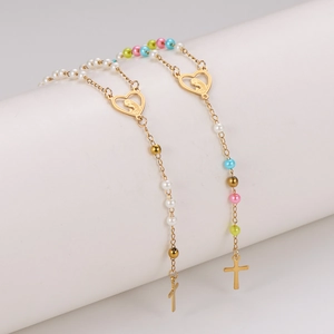 Collier de perles colorées de style français avec médaille de Marie et croix dorée