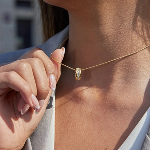 18K vergoldete Schlangenkette aus Edelstahl mit funkelndem Zirkon-Zylinderanhänger für Damen