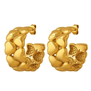 Creative 18K gold plated heart embossed C-shaped stud earrings in polished stainless steel