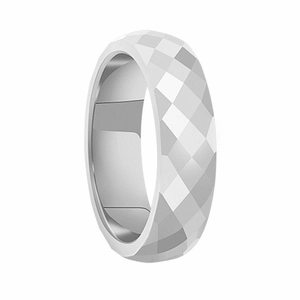 Makroseitenansicht von 6mm Silber-Titanring mit geometrischer Rauten-Textur und Facetten